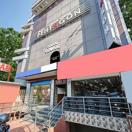 Townhouse Oak Pentagon Residency 호텔 부바네스 외부 사진