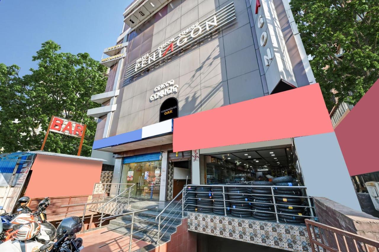 Townhouse Oak Pentagon Residency 호텔 부바네스 외부 사진