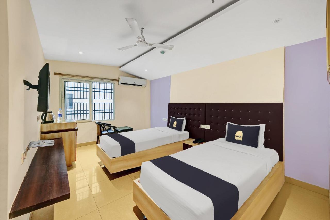 Townhouse Oak Pentagon Residency 호텔 부바네스 외부 사진