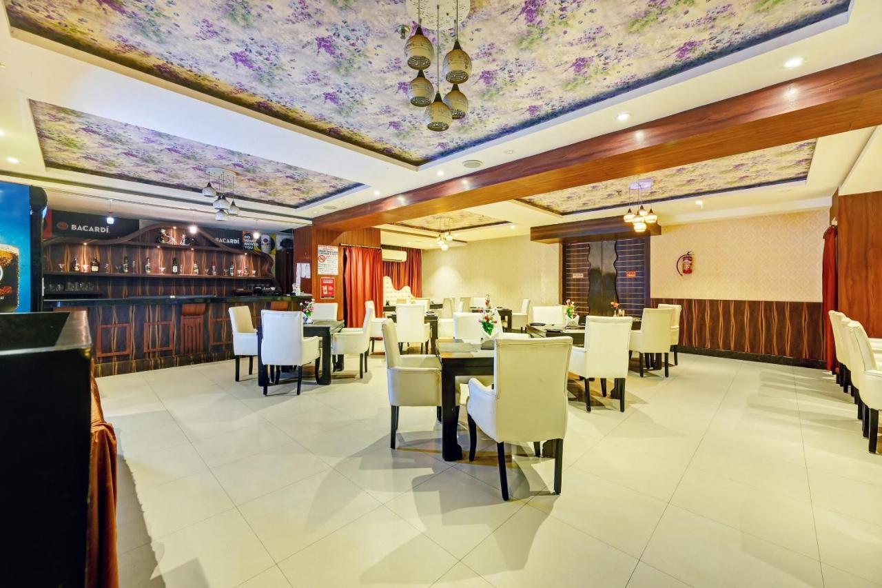 Townhouse Oak Pentagon Residency 호텔 부바네스 외부 사진