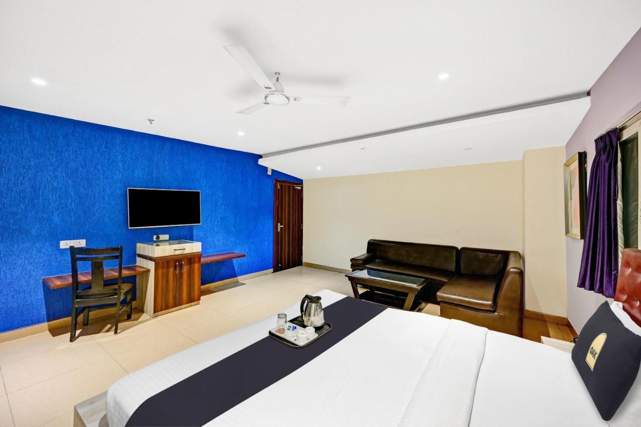 Townhouse Oak Pentagon Residency 호텔 부바네스 외부 사진