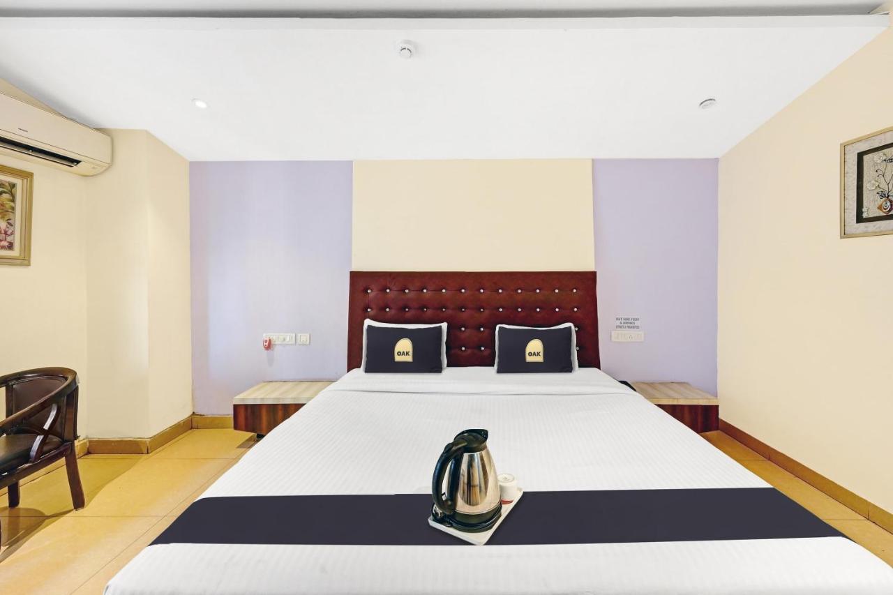 Townhouse Oak Pentagon Residency 호텔 부바네스 외부 사진
