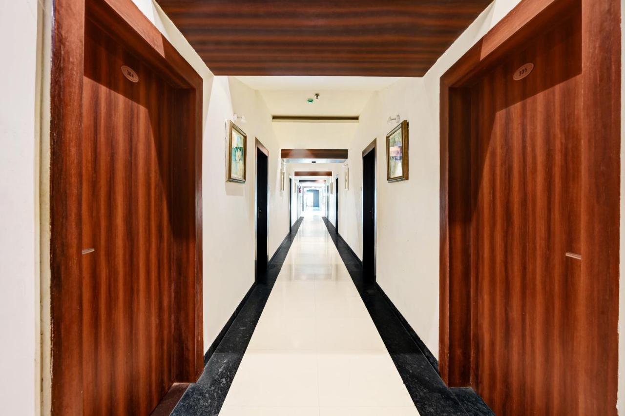 Townhouse Oak Pentagon Residency 호텔 부바네스 외부 사진