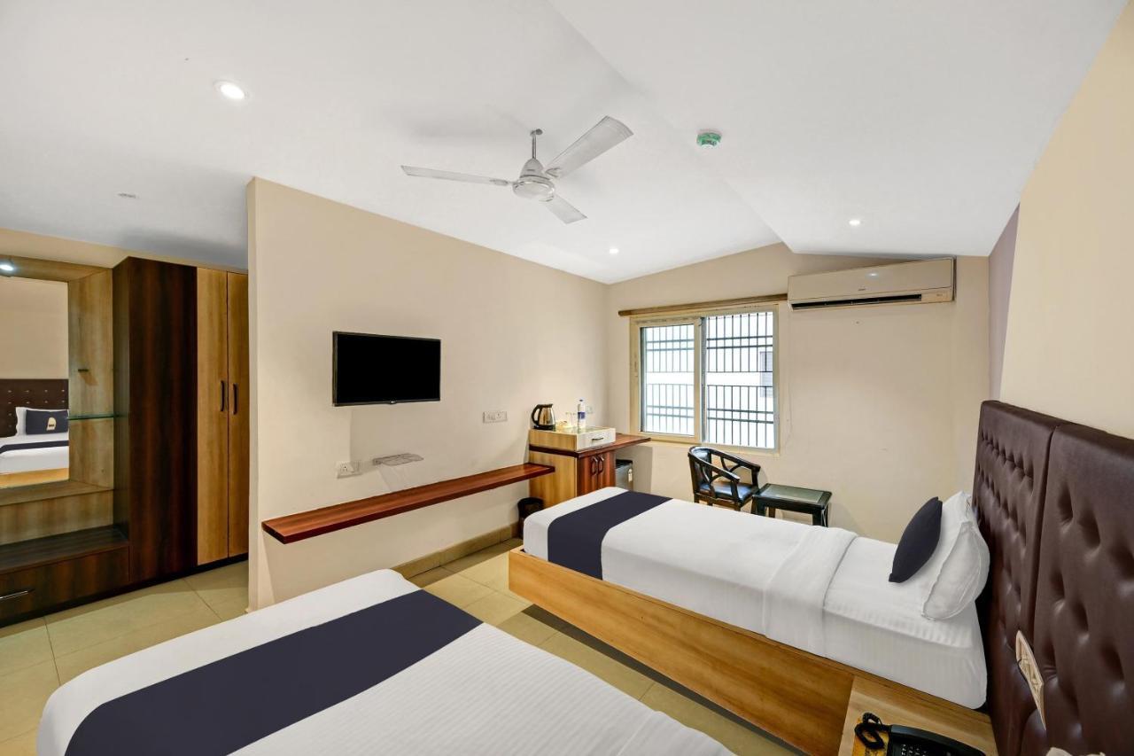 Townhouse Oak Pentagon Residency 호텔 부바네스 외부 사진