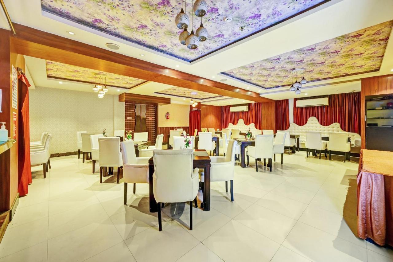 Townhouse Oak Pentagon Residency 호텔 부바네스 외부 사진