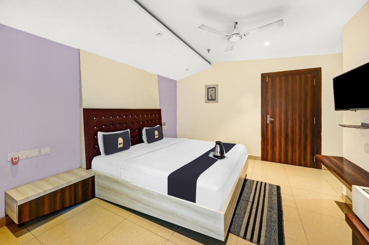 Townhouse Oak Pentagon Residency 호텔 부바네스 외부 사진